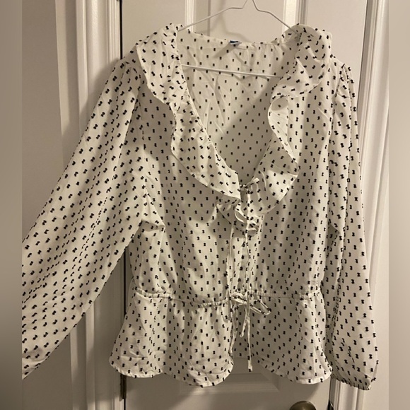 Size XL Old Navy Waist Defined Ruffle Trim  Dot Top for Women White Black NWT - Picture 2 of 4